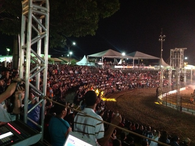 Público na arena da Exponavi / Foto: Eugênio José