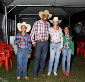 Sempre que pode Fernando Inácio leva a família para o rodeio / Foto: Arquivo Pessoal